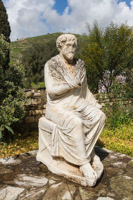 Philosophe assis - statue de Gortyn (Crète)