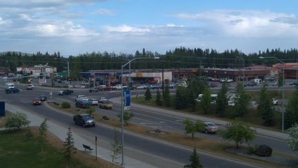 Carrefour de l'avenue de l'Université et de Collège Road, à Collège, Alaska