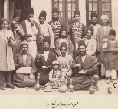 Groupe de juifs assistant à un mariage