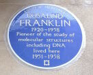 Plaque en l'honneur de Rosalind Franklin au Royaume-Uni